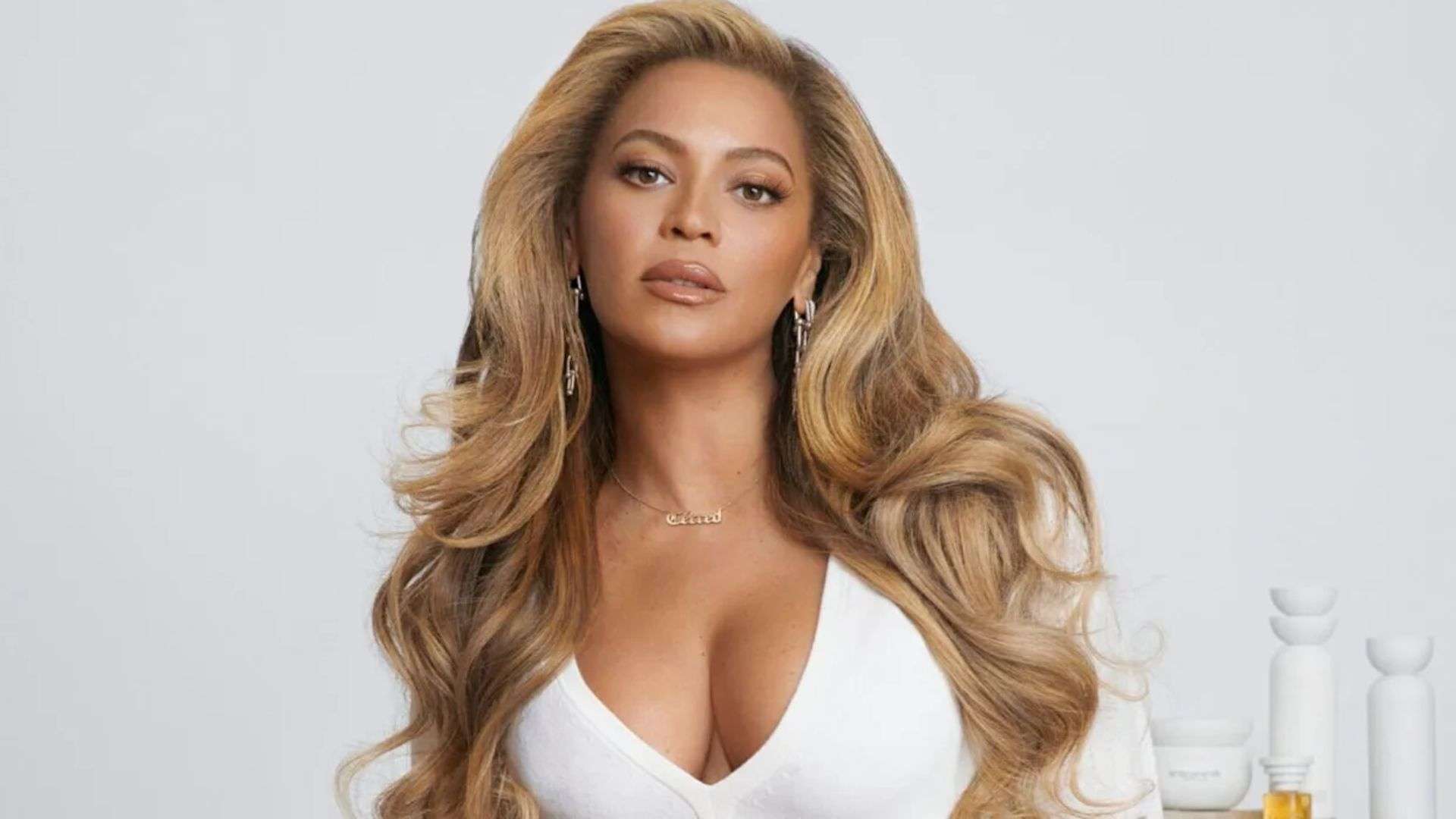 Wigs in Hollywood: Celebrities Who Rock Them Best 2 1. Beyonce – The Queen of Flawless Hair Changes