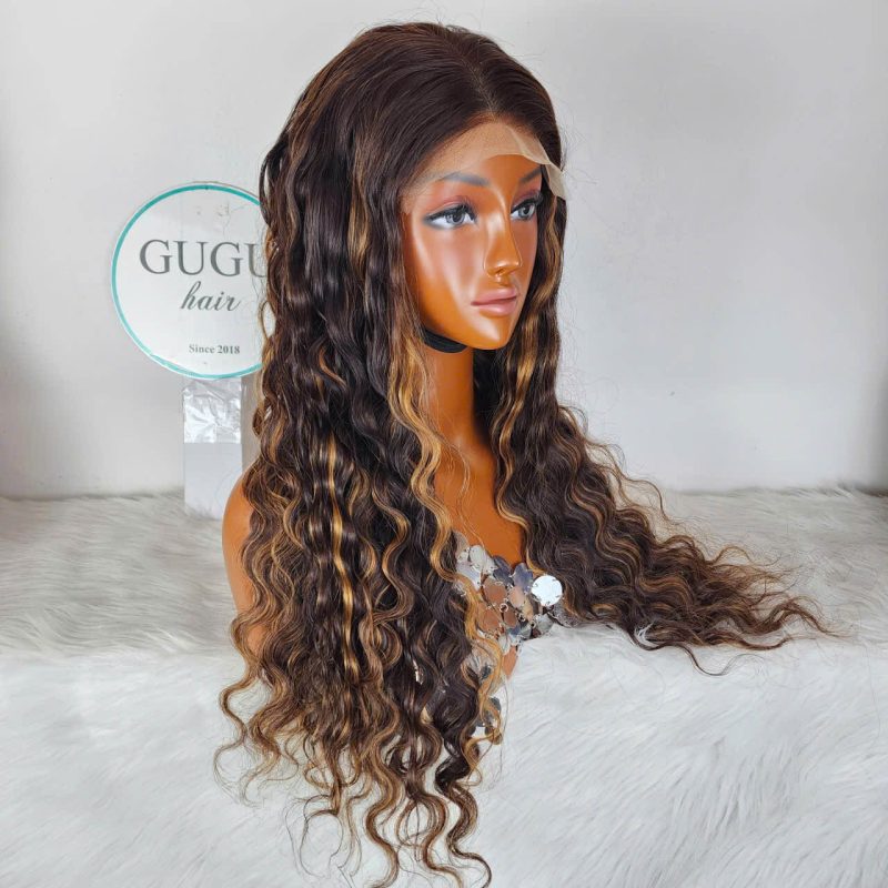26 Inch Curly Highlight Wig – Loose Wavy Style with Golden Brown Streaks